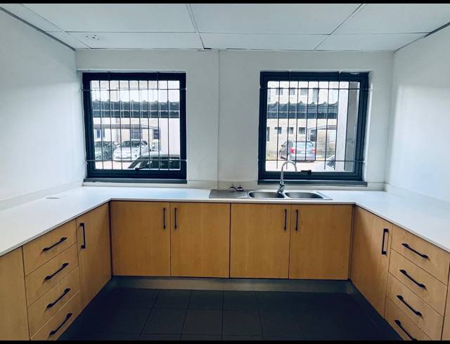 385M² OFFICE TO LET IN RANDJESPARK
